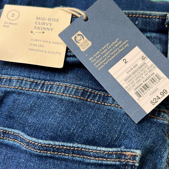 Universal Thread™ Women's Mid-Rise Curvy Skinny Jeans - Washed Indigo - Picture 4 of 4